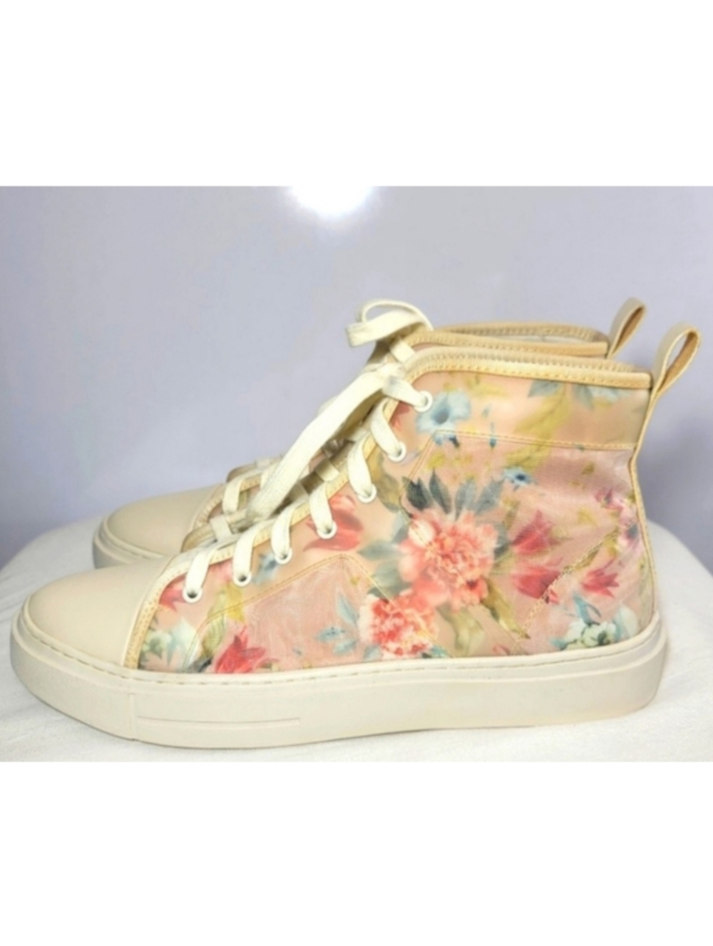 INC Mens size 10 & Women size 12 High Top Floral sneakers.